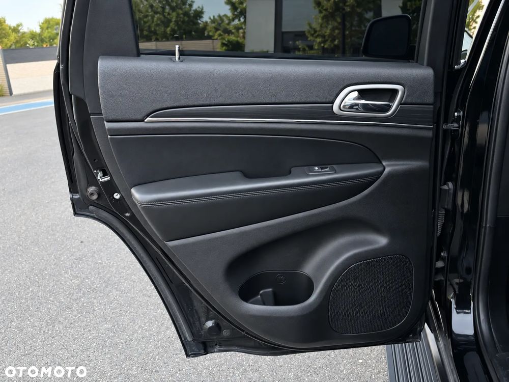 Jeep Grand Cherokee - 16