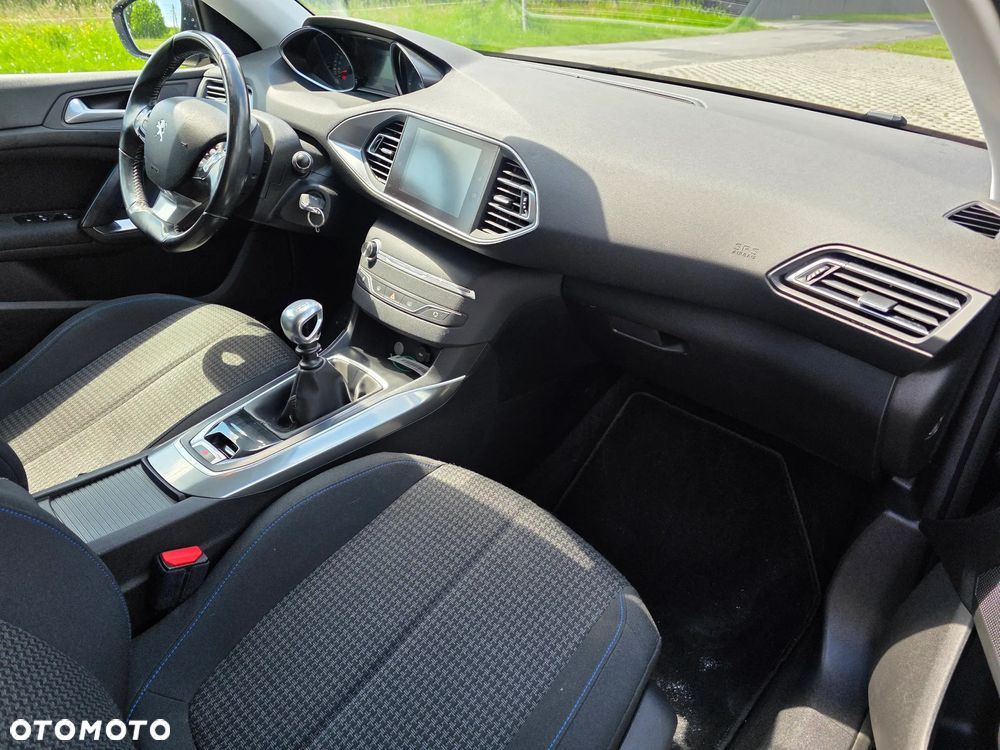 Peugeot 308 - 8