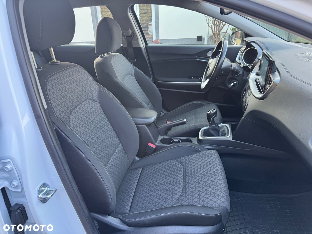 Kia Ceed 1.6 CRDi mHEV M - 33