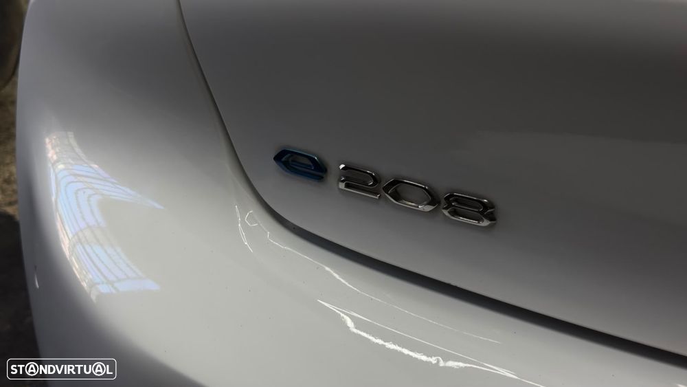 Peugeot e-208 Allure Pack - 21