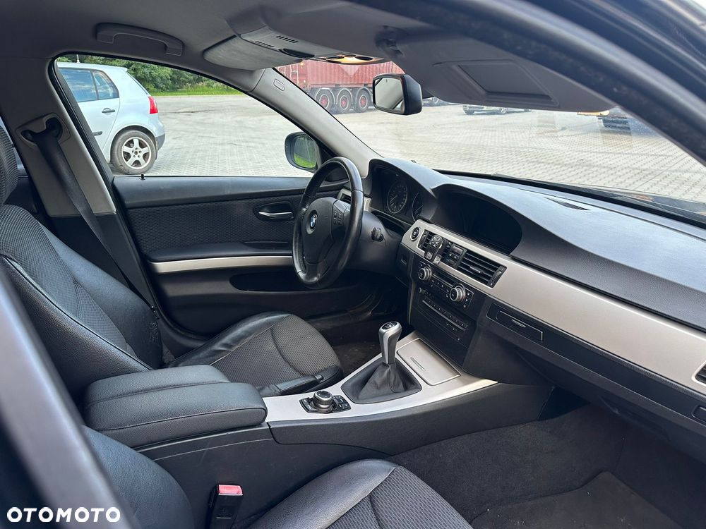 BMW Seria 3 330d - 11