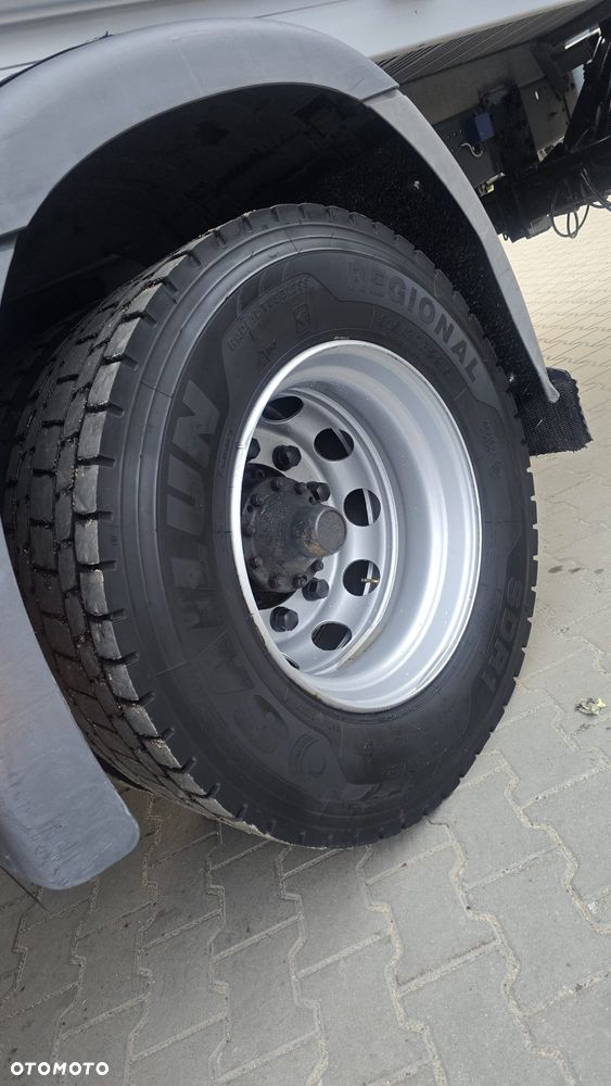 Scania P250 Euro 6 21 palet super stan niski przebieg rama do zabudowy kurierka laweta - 23