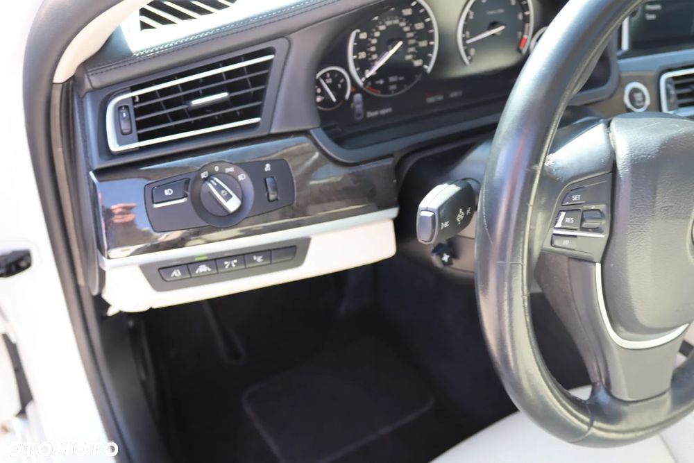 BMW Seria 7 750Li - 34