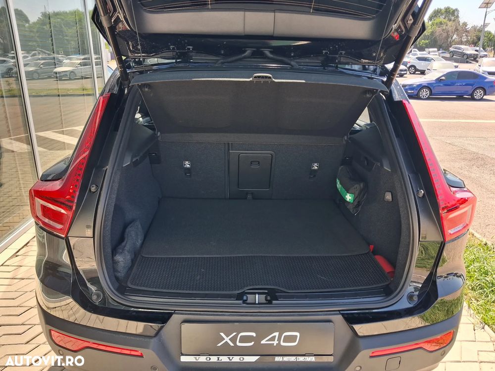 Volvo XC 40 B3 AT FWD MHEV Plus Dark - 9
