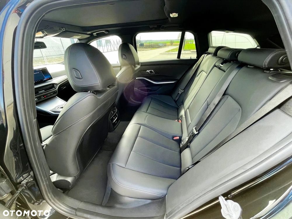 BMW Seria 3 320d xDrive MHEV M Sport sport - 31