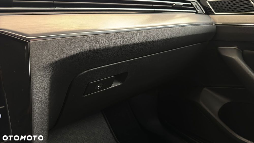 Volkswagen Passat 2.0 TSI Elegance DSG - 19