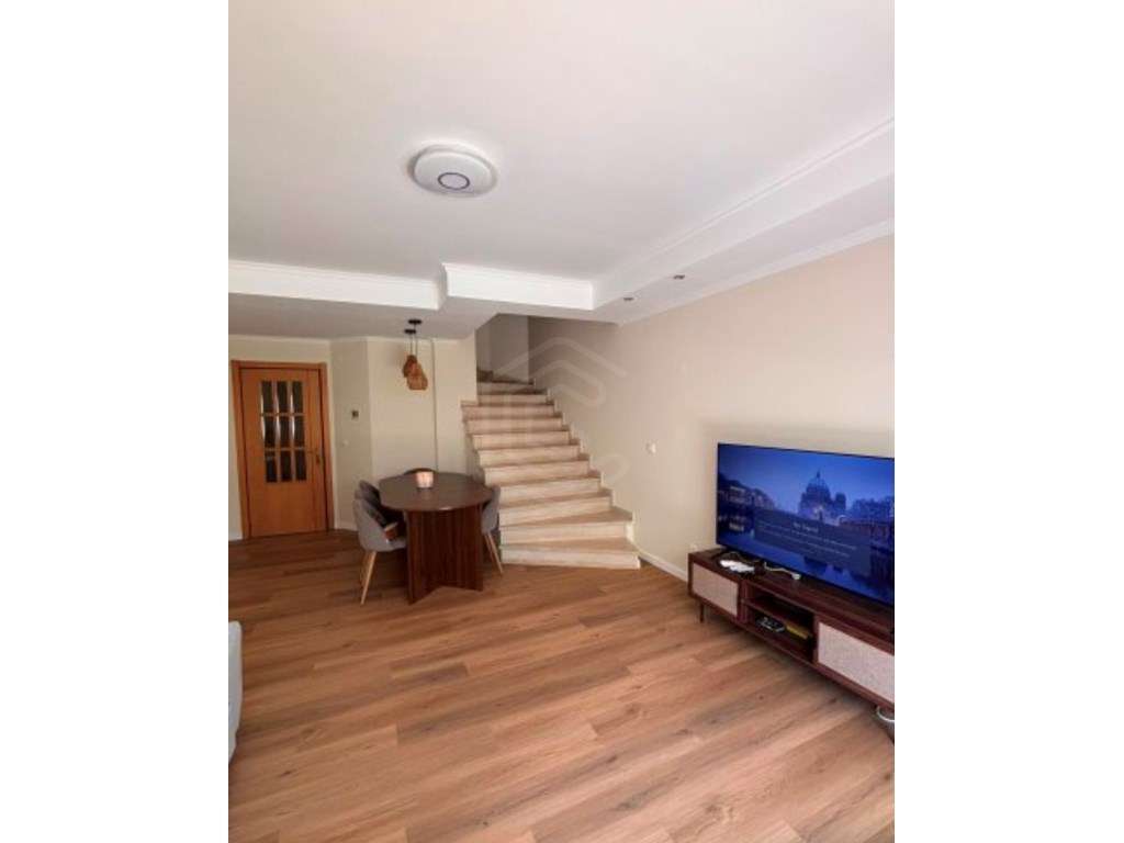 Moradia Geminada T2+1 para Arrendamento Anual - Encosta das Oliveir... - Grande imagem: 4/21