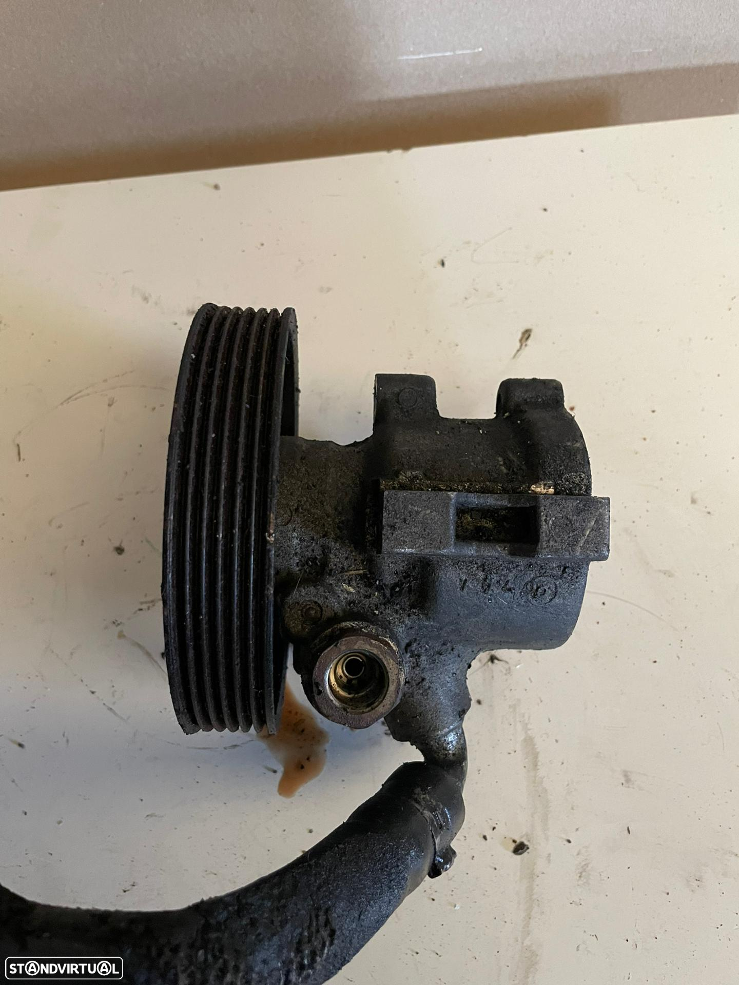 Bomba direção assistida Peugeot 306 2.0 HDI, ano 2000 - 2