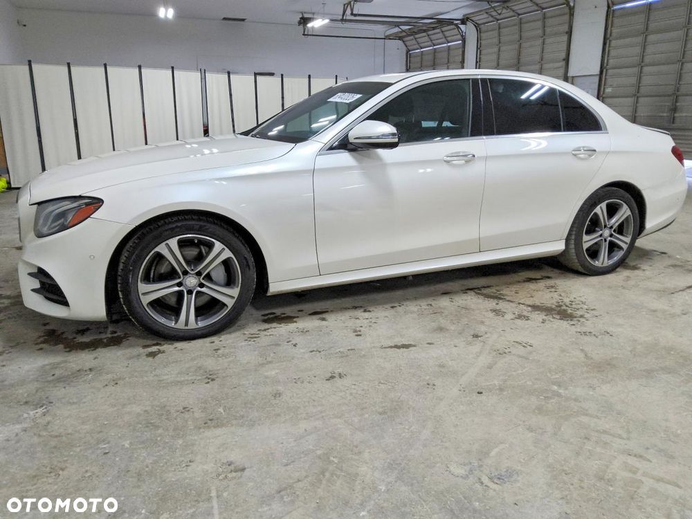 Mercedes-Benz Klasa E 300 9G-TRONIC - 2