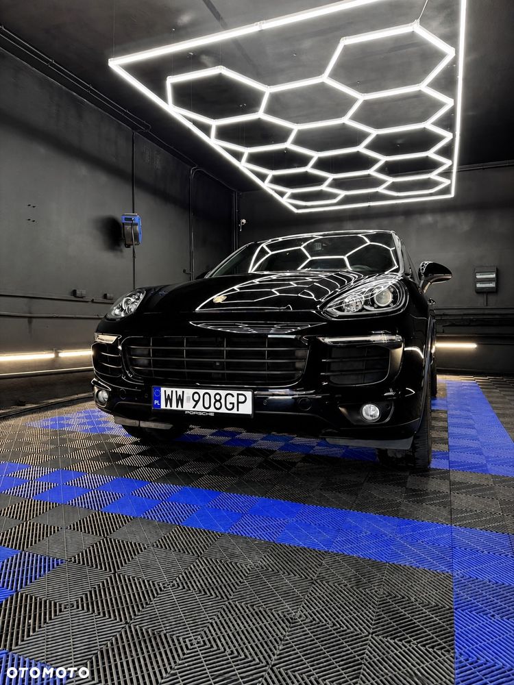 Porsche Cayenne ver-s-hybrid - 2