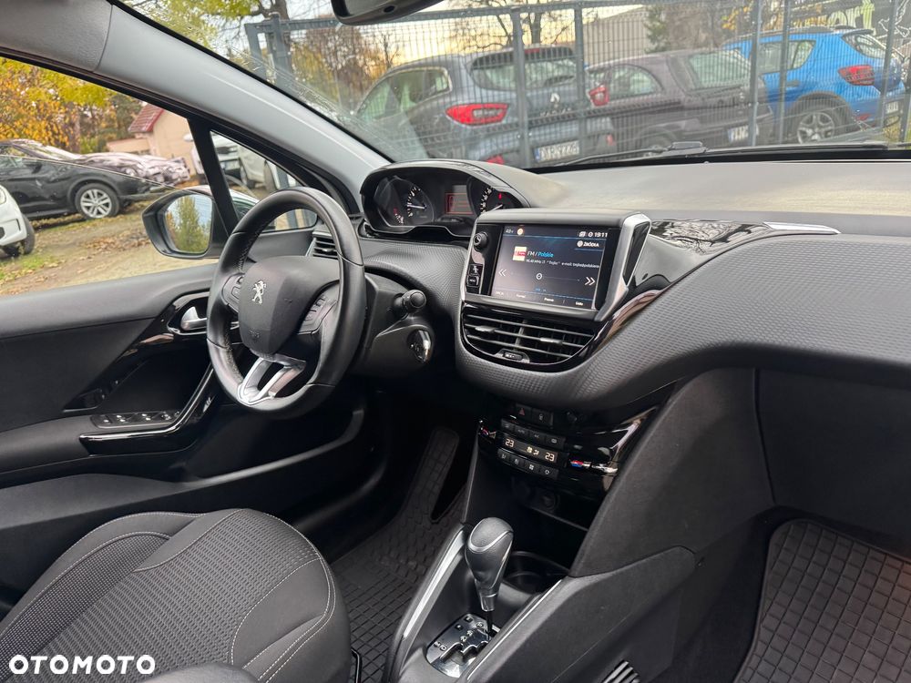 Peugeot 208 - 19