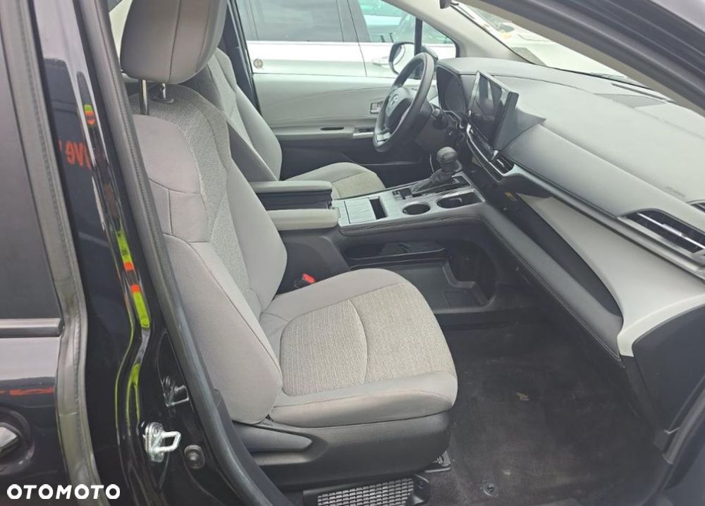 Toyota Sienna - 10