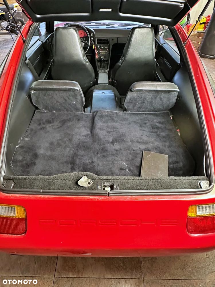 Porsche 928 - 15