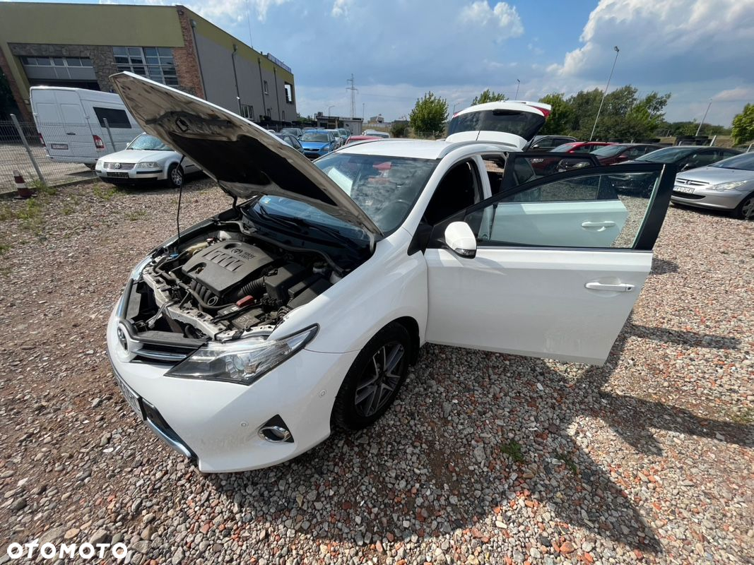 Toyota Auris 1.6 Premium + - 24