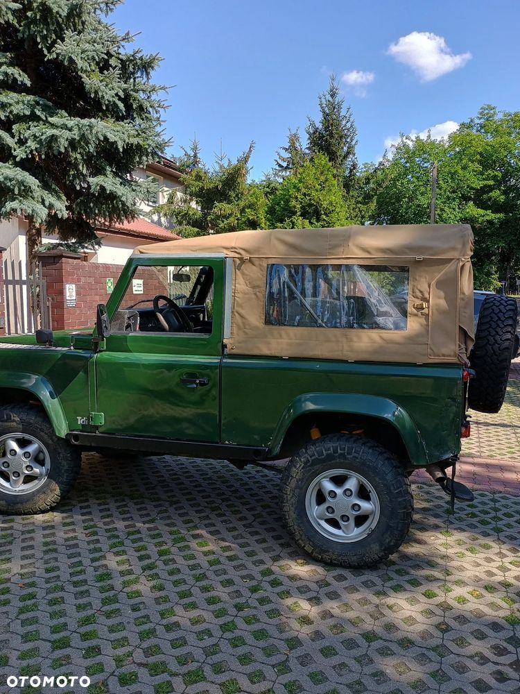 Land Rover Defender - 2