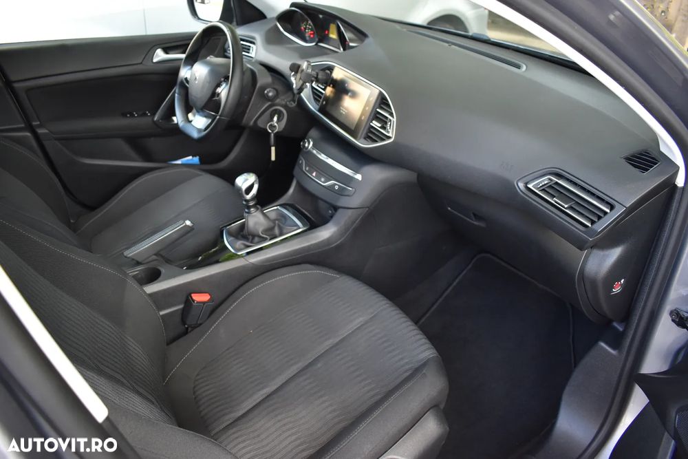 Peugeot 308 - 8