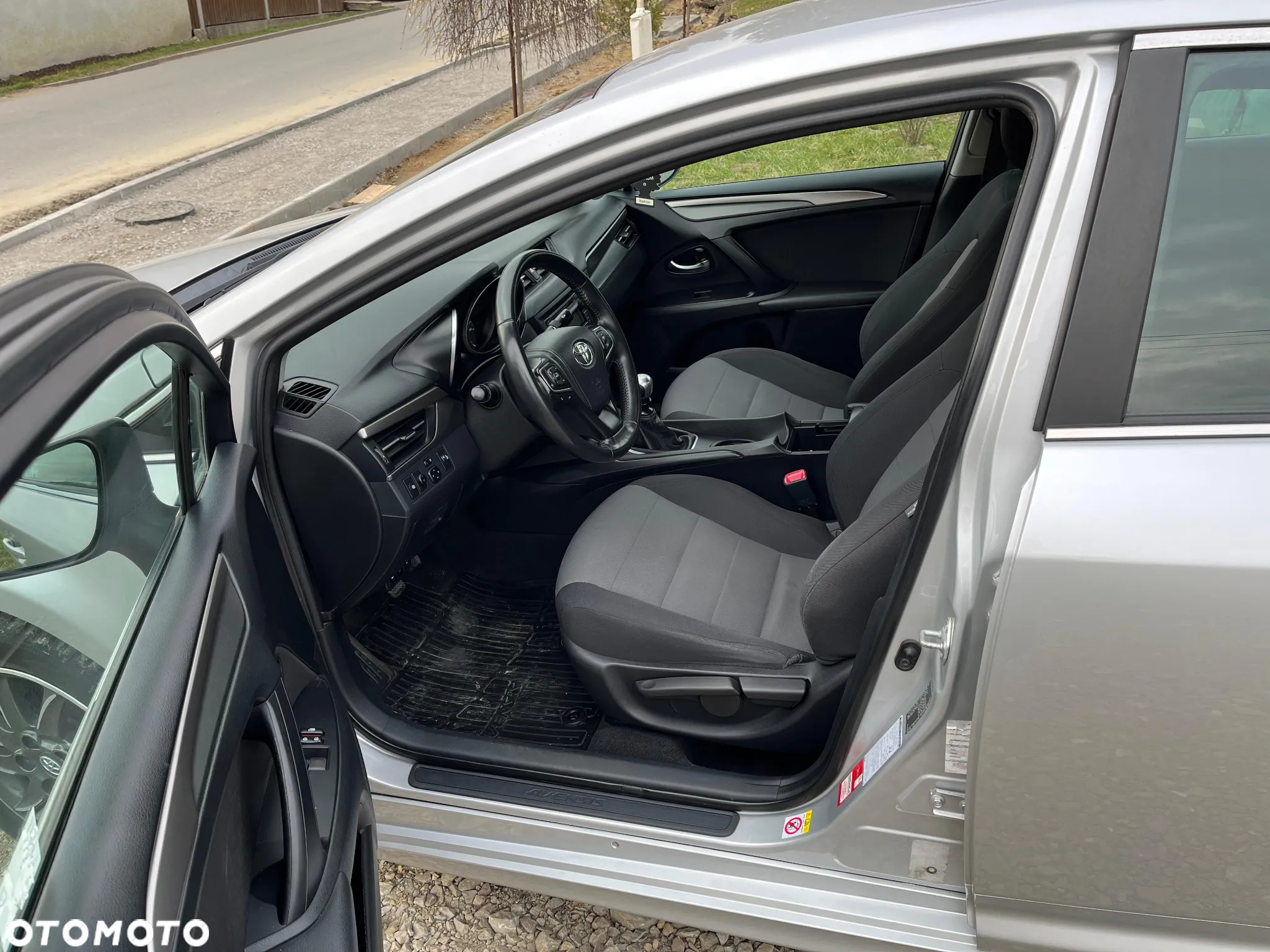 Toyota Avensis 1.8 Active - 14