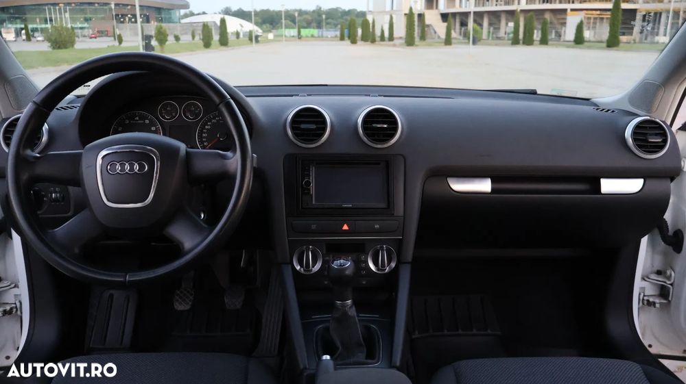 Audi A3 1.6 MPI Attraction - 12