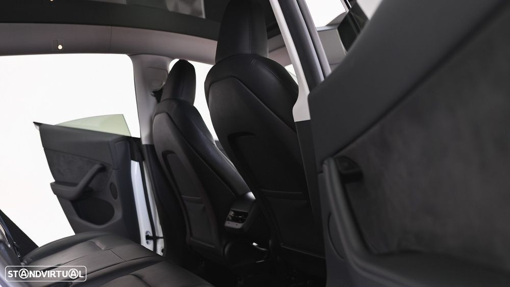 Tesla Model Y Long Range Dual Motor AWD - 36