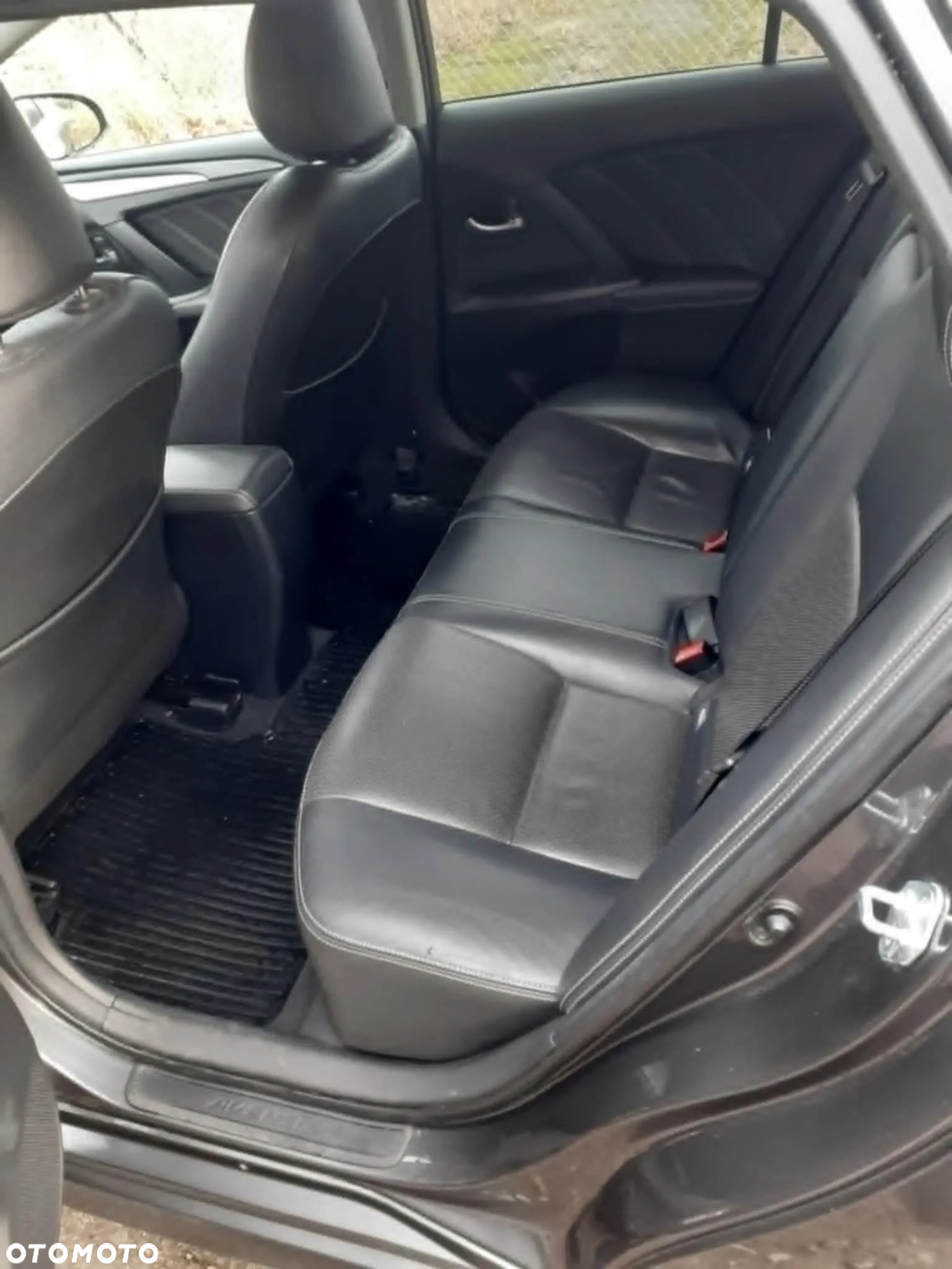 Toyota Avensis 1.8 Sol - 15