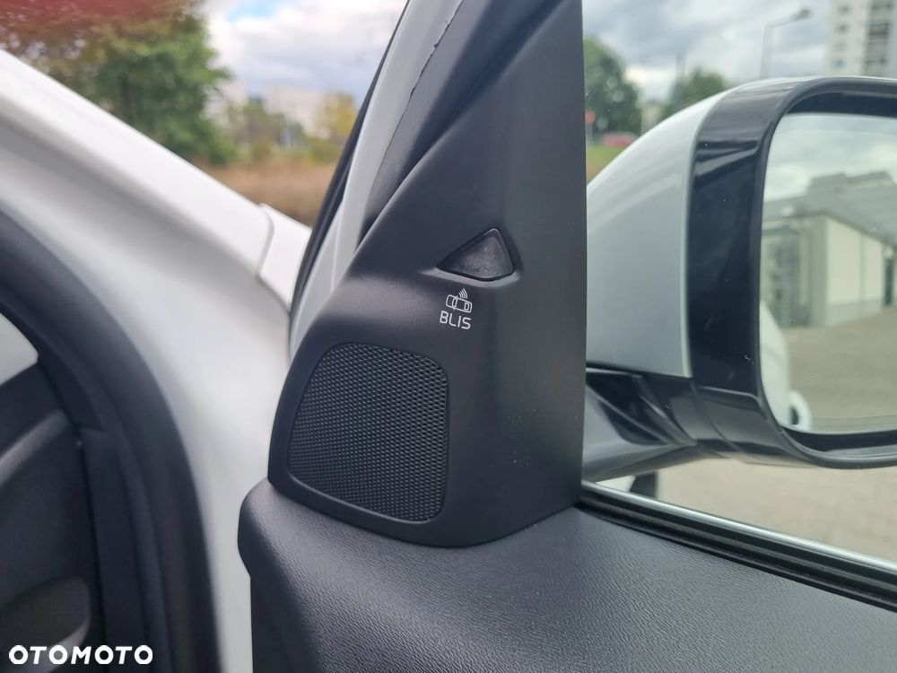 Volvo V60 D6 AWD Plug-in Hybrid R-Design Summum - 28