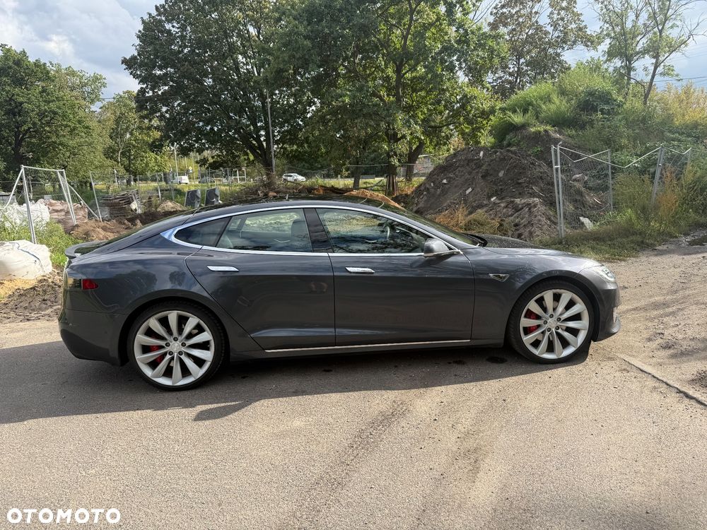 Tesla Model S - 6
