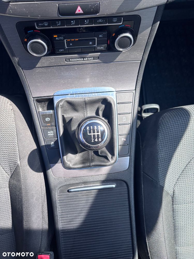 Volkswagen Passat 1.6 TDI DPF BlueMotion Technology Comfortline - 14