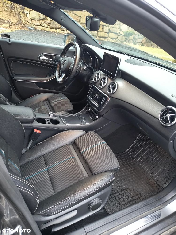 Mercedes-Benz CLA 180 7G-DCT UrbanStyle Edition - 14