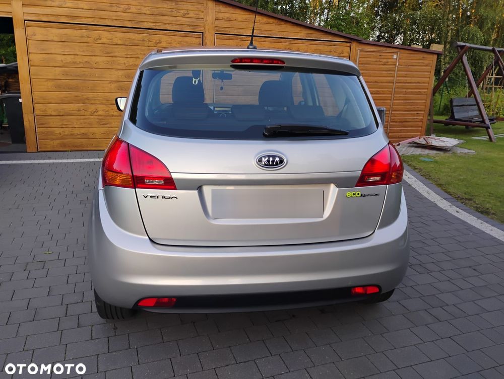 Kia Venga 1.4 L - 11