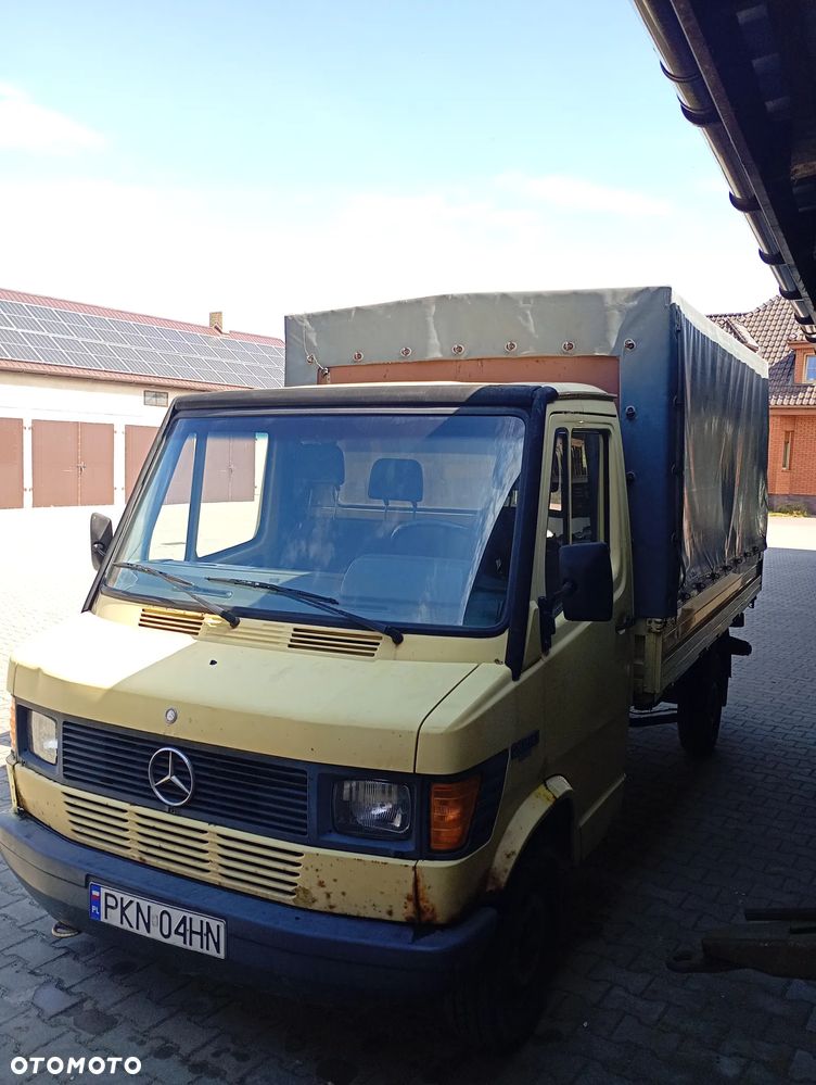 Mercedes-Benz 208D - 1