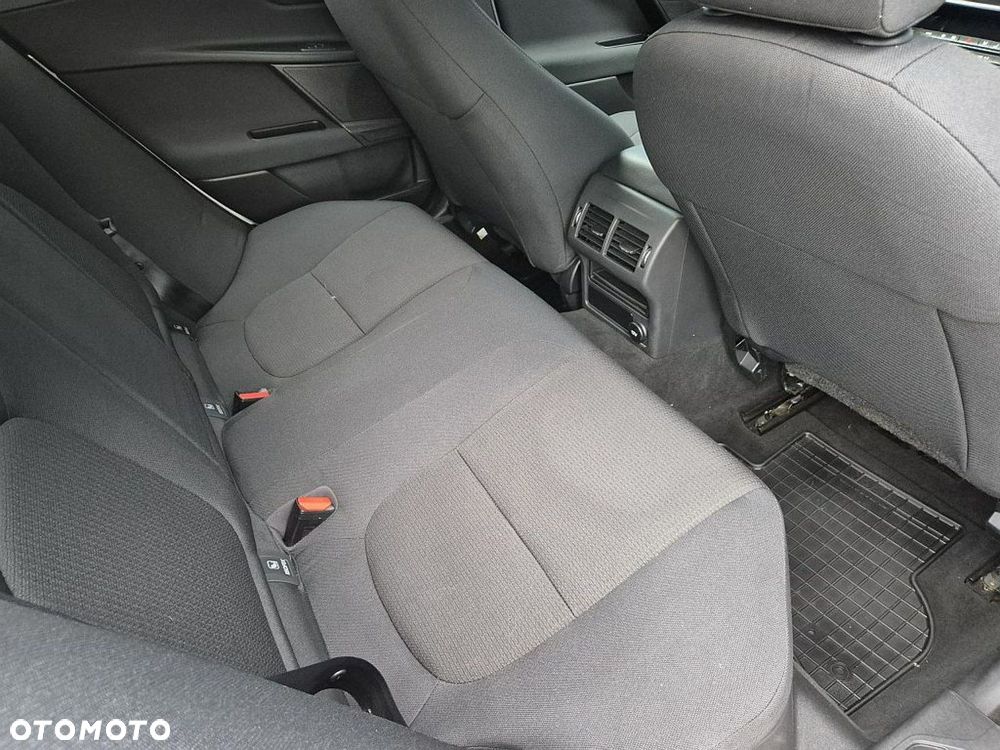 Jaguar XE 2.0 D180 S - 23