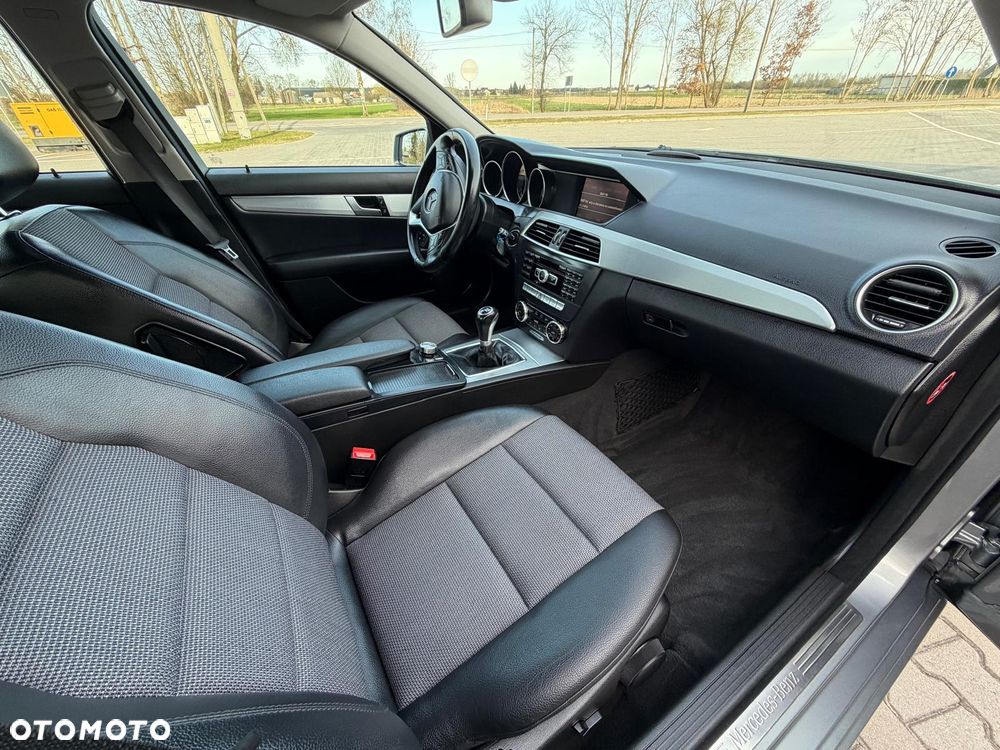 Mercedes-Benz Klasa C 180 CGI BlueEFFICIENCY Avantgarde - 30