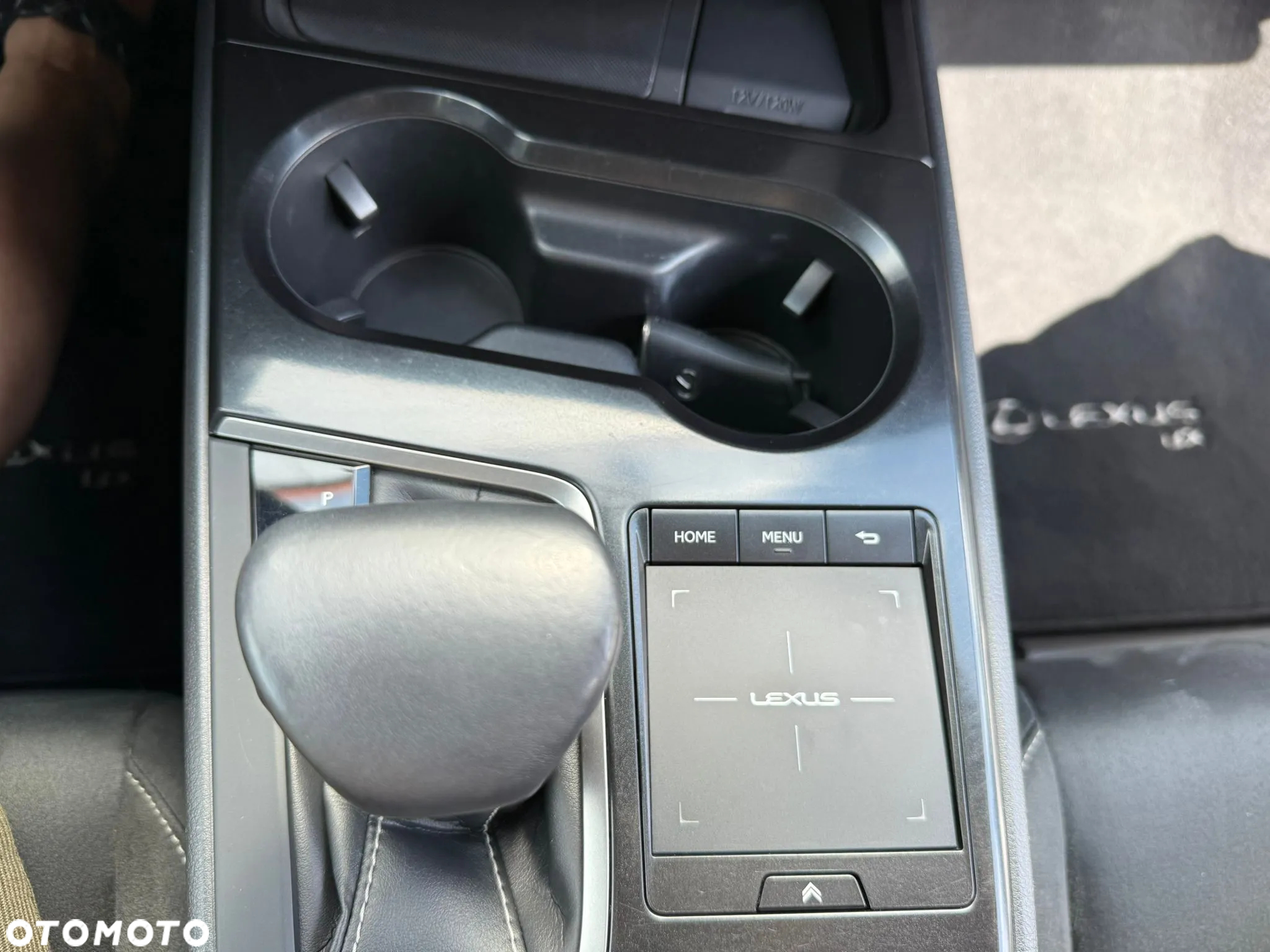 Lexus UX - 24