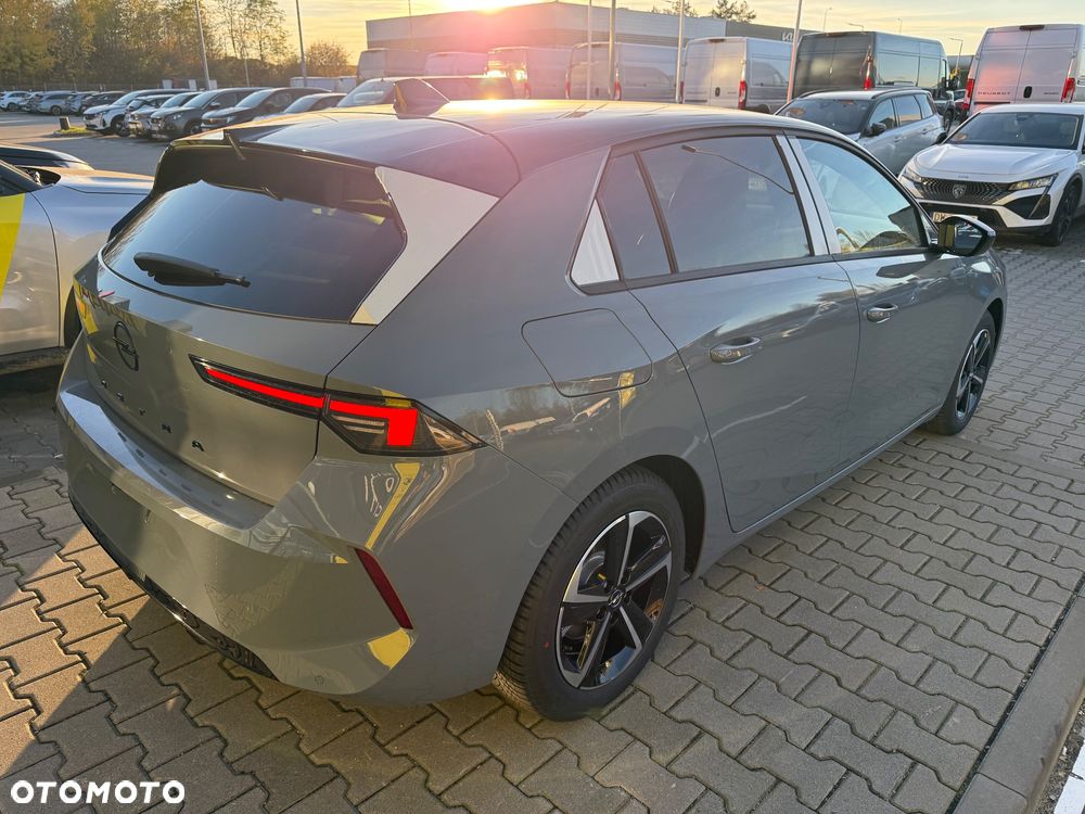 Opel Astra 1.2 T GS Line S&S - 4