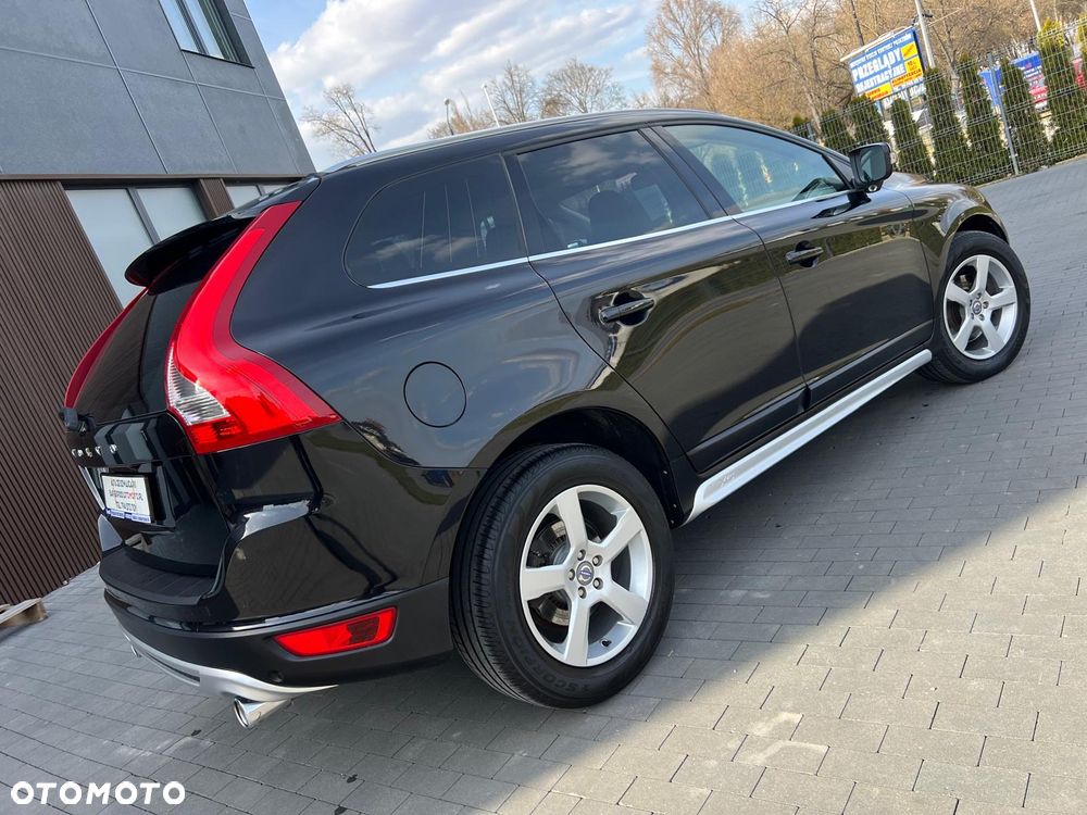 Volvo XC 60 D4 AWD R-Design Kinetic - 4