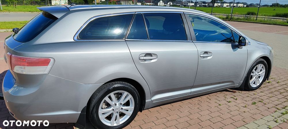 Toyota Avensis 2.0 D-4D - 12