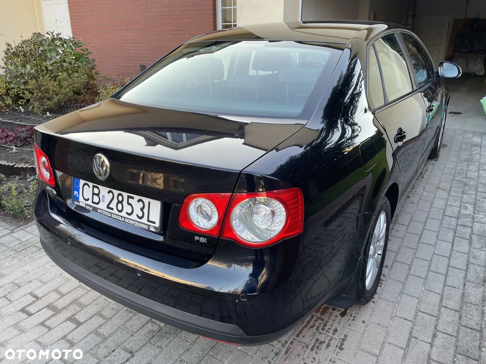 Volkswagen Jetta 1.6 FSI Trendline - 2
