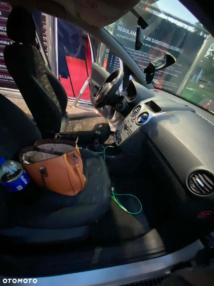 Opel Corsa 1.2 16V Enjoy - 6