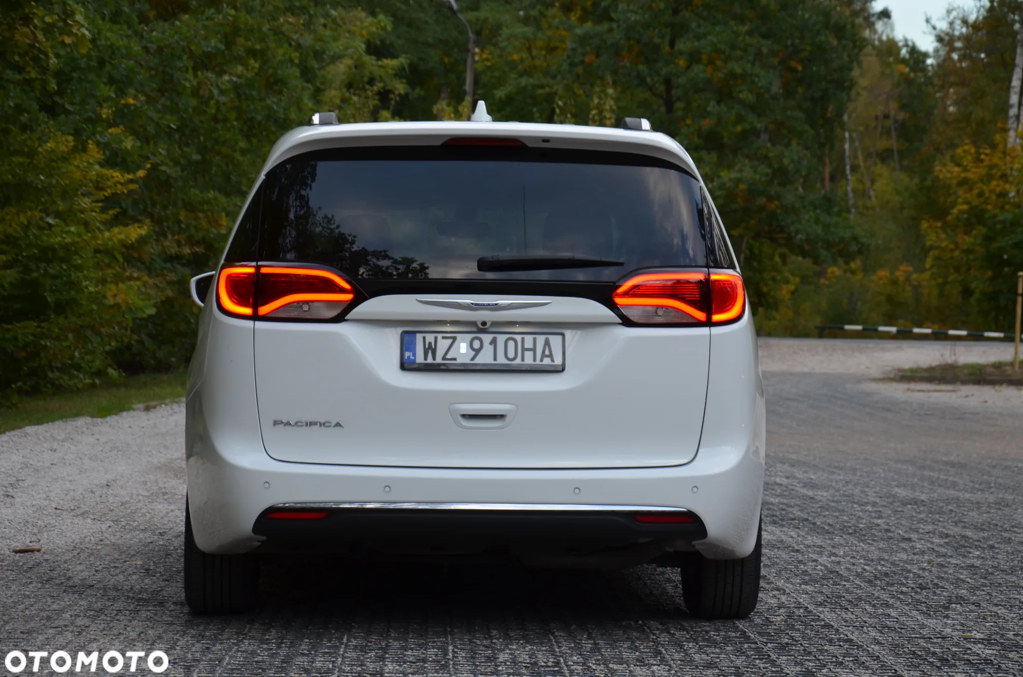 Chrysler Pacifica - 4