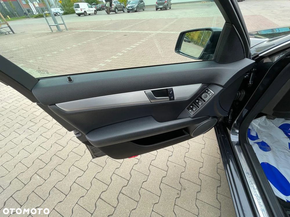 Mercedes-Benz Klasa C 180 (BlueEFFICIENCY) Avantgarde - 22