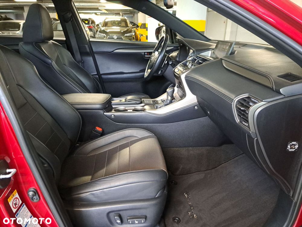 Lexus NX 300h F Sport AWD - 16