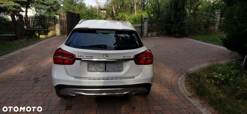 Mercedes-Benz GLA 250 4Matic 7G-DCT AMG Line - 6
