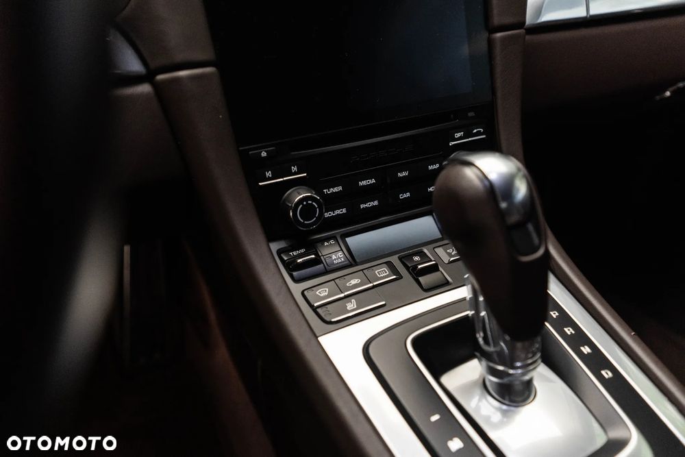 Porsche 911 Carrera PDK - 23