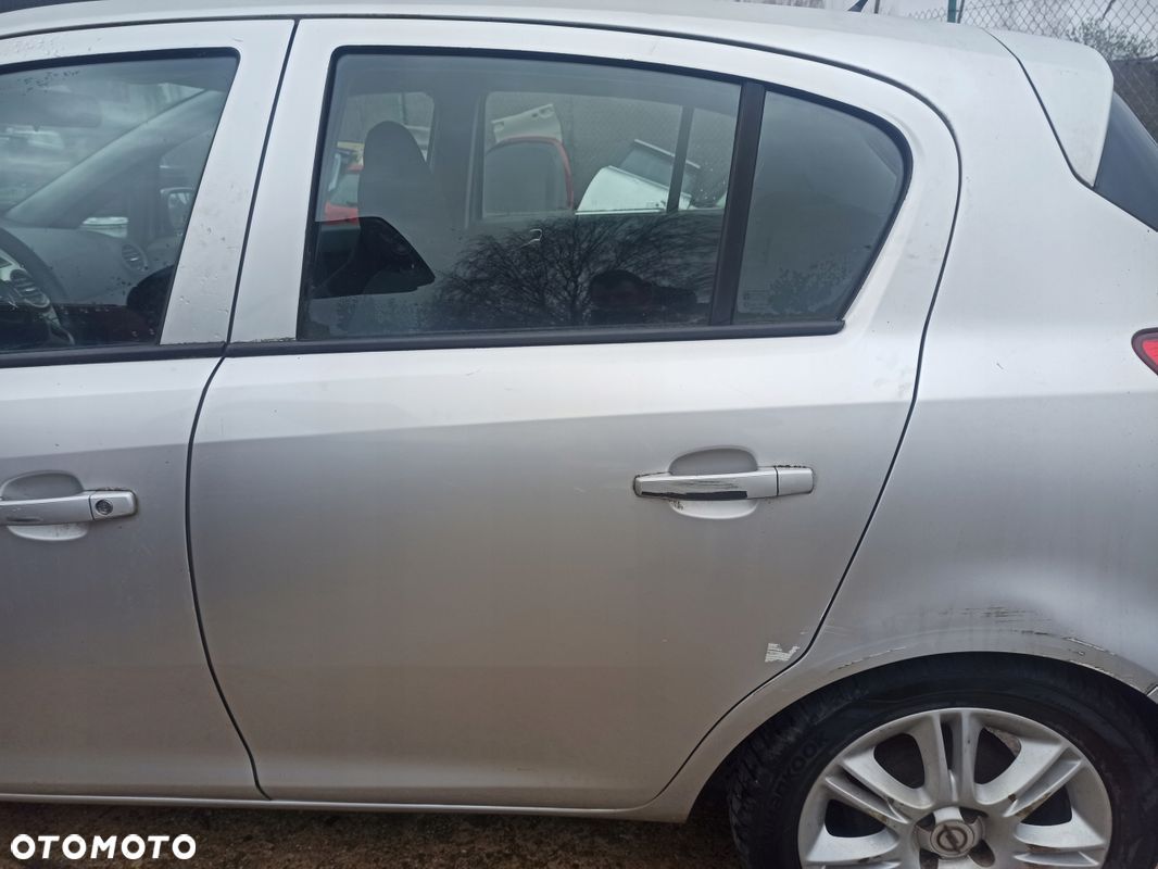 Drzwi lewy tył kompletne OPEL CORSA D 06-14 Z157 - 1