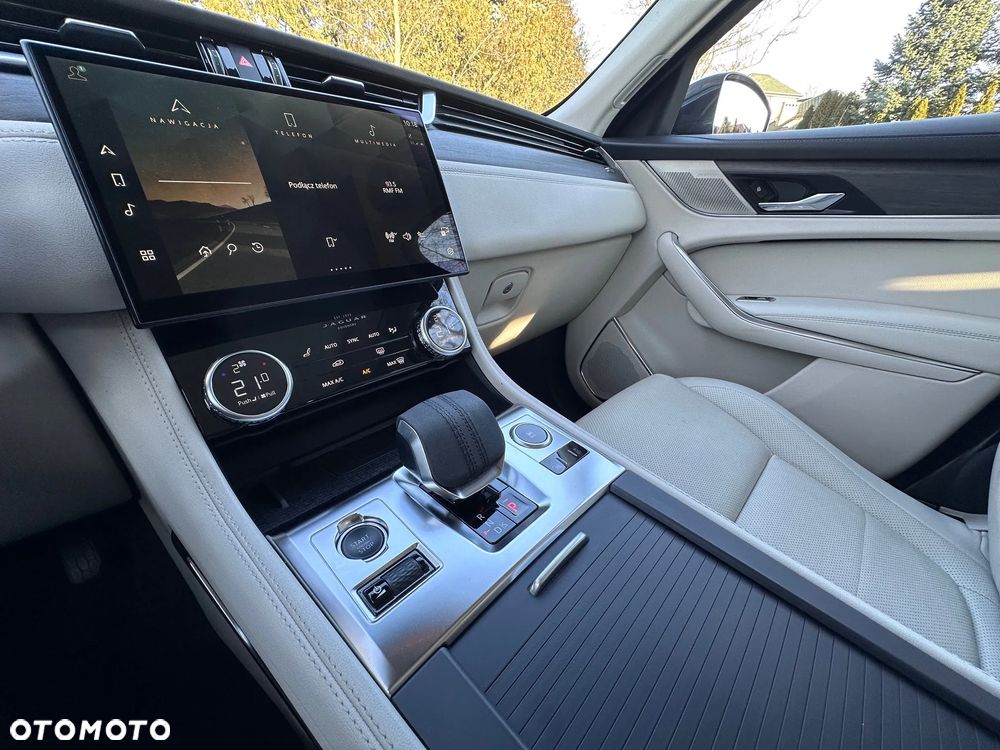 Jaguar F-Pace P250 AWD R-Dynamic SE - 19