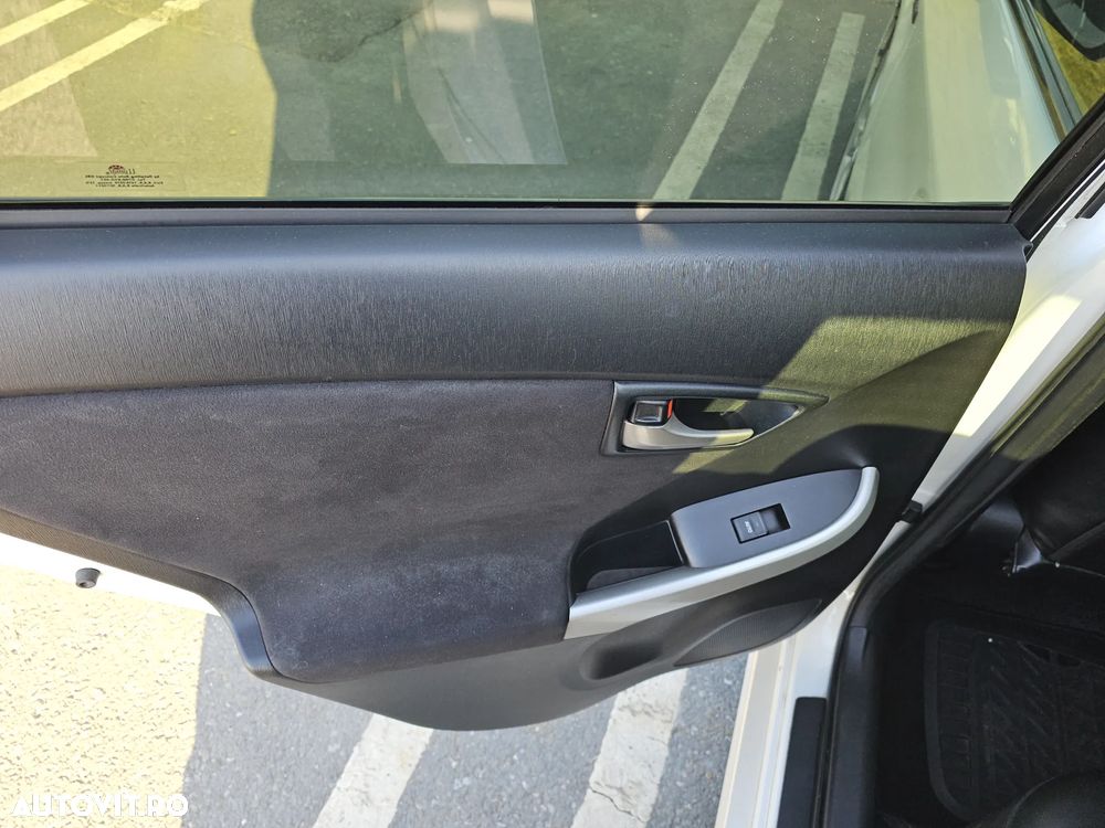 Toyota Prius (Hybrid) - 9