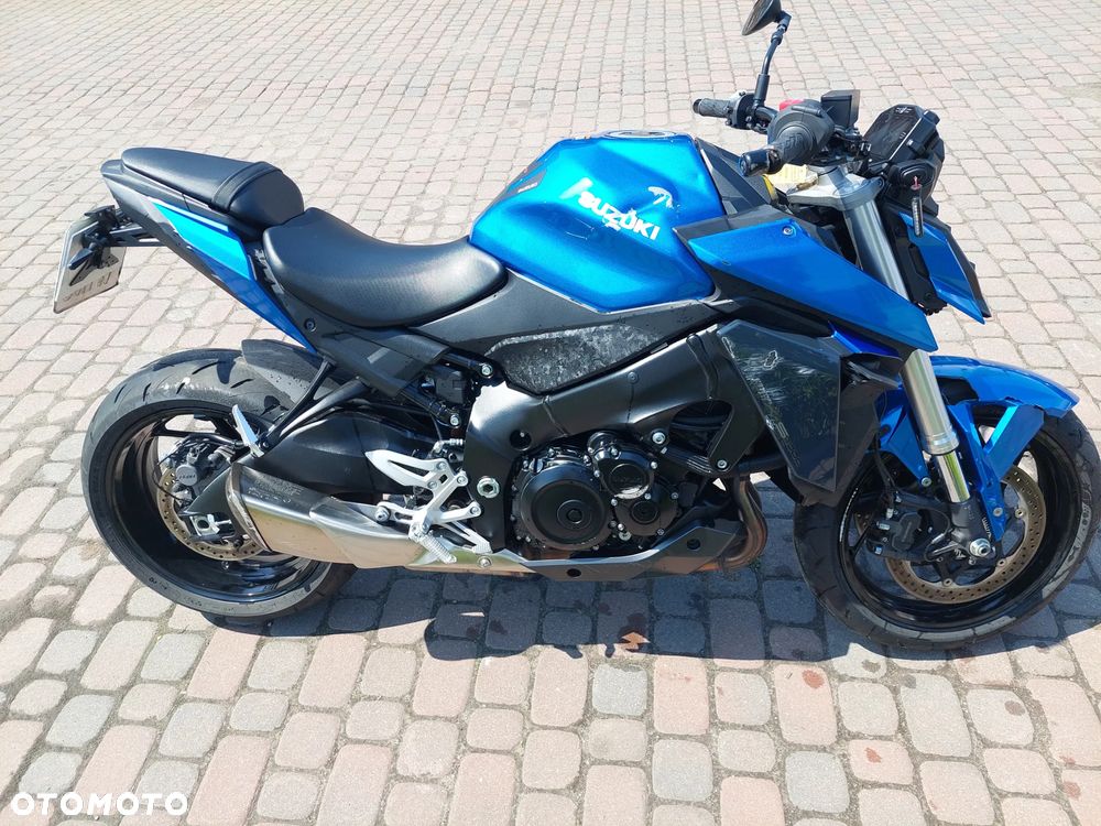 Suzuki GSX - 6