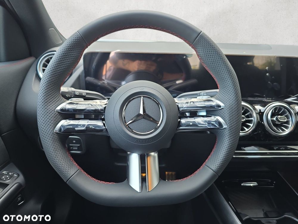 Mercedes-Benz GLA - 14