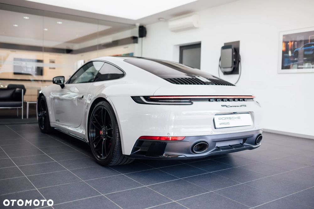 Porsche 911 Carrera GTS - 11