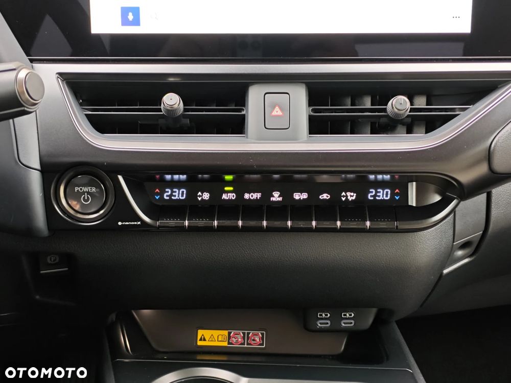 Lexus UX 300h Prestige AWD - 25